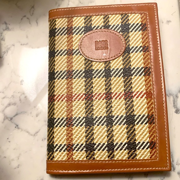 Passport case - Picture 1 of 3